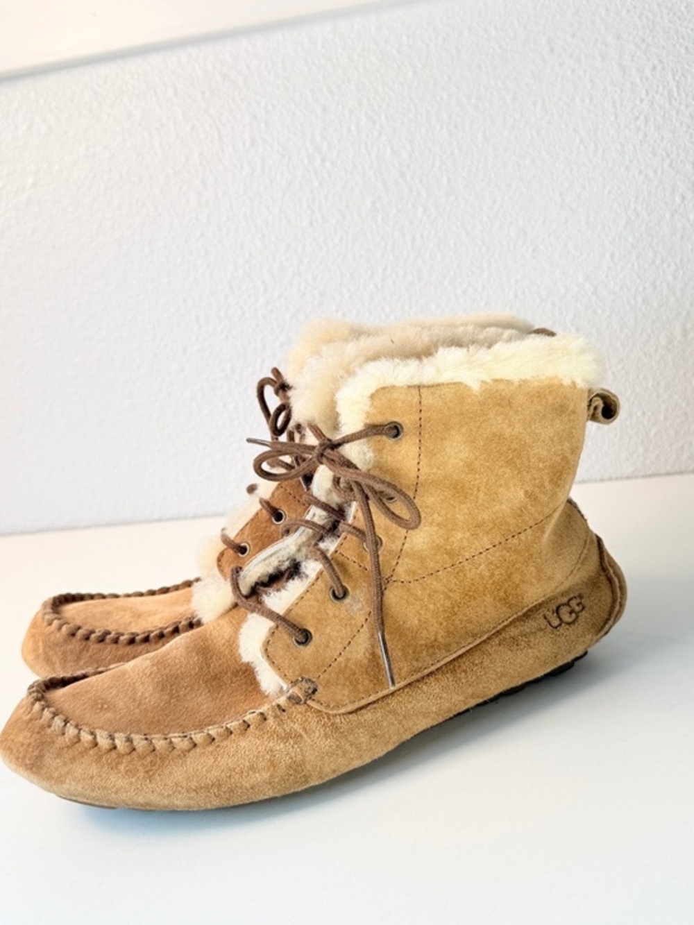 UGG Australia Chestnut Shearling Lace Up Moc Toe Boots Womens 9